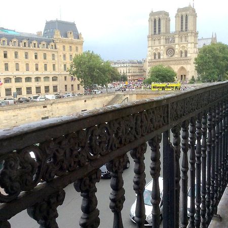 Two Bedroom Luxury Apartment - Balcony With View Of Notre Dame باريس المظهر الخارجي الصورة