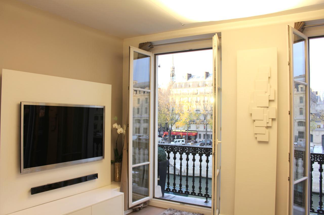 Two Bedroom Luxury Apartment - Balcony With View Of Notre Dame باريس المظهر الخارجي الصورة