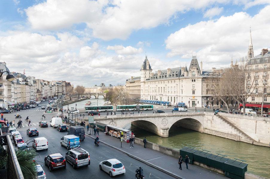 Two Bedroom Luxury Apartment - Balcony With View Of Notre Dame باريس المظهر الخارجي الصورة