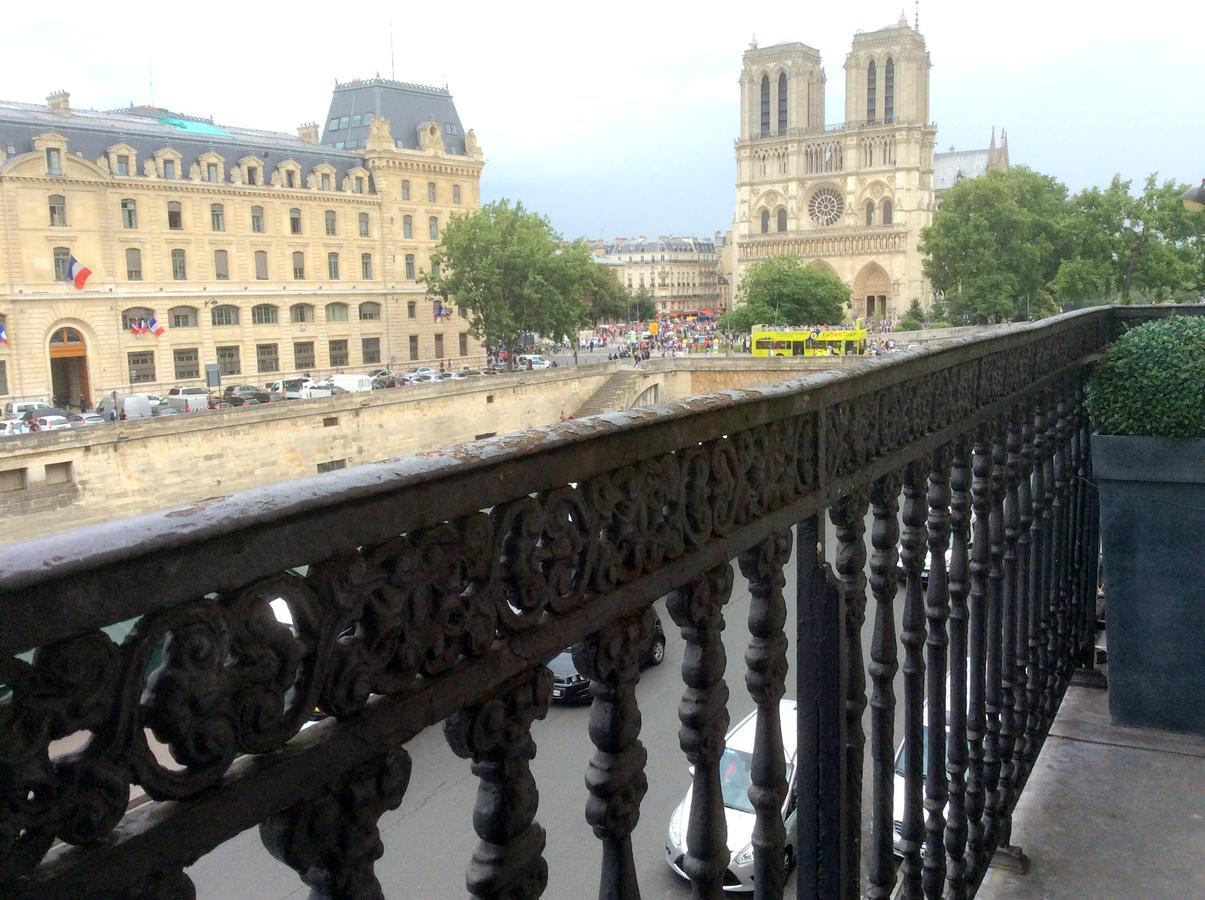 Two Bedroom Luxury Apartment - Balcony With View Of Notre Dame باريس المظهر الخارجي الصورة