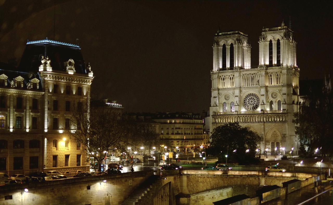 Two Bedroom Luxury Apartment - Balcony With View Of Notre Dame باريس المظهر الخارجي الصورة