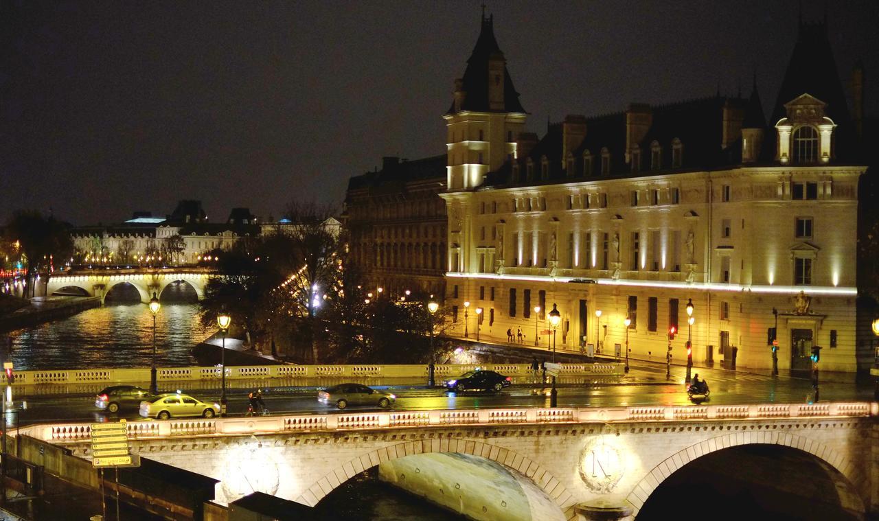 Two Bedroom Luxury Apartment - Balcony With View Of Notre Dame باريس المظهر الخارجي الصورة